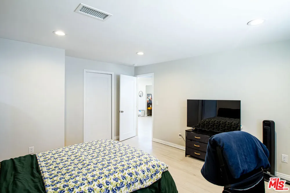 12100 Adelphia Avenue San Fernando, CA 91340