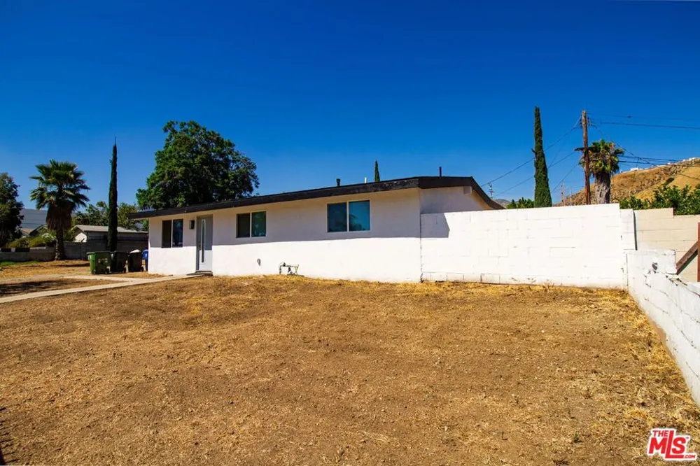 12100 Adelphia Avenue San Fernando, CA 91340