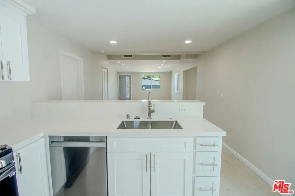 12100 Adelphia Avenue San Fernando, CA 91340
