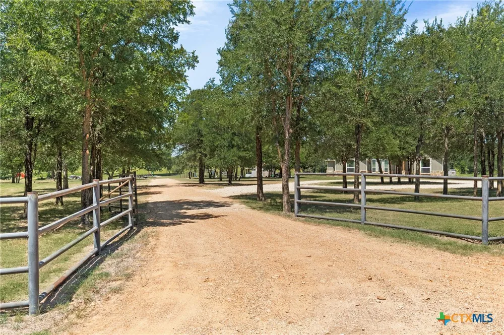 638 County Road 337 Rosebud, TX 76570