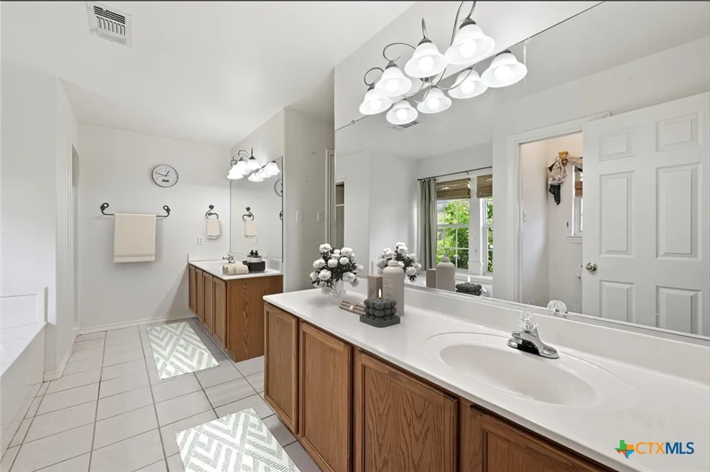 145 Castlewood Drive Seguin, TX 78155