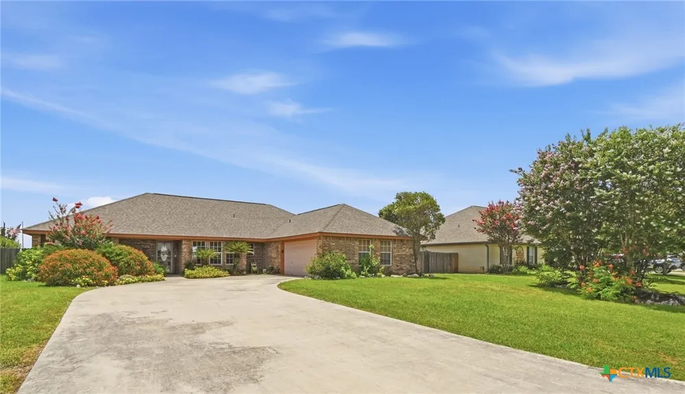 145 Castlewood Drive Seguin, TX 78155