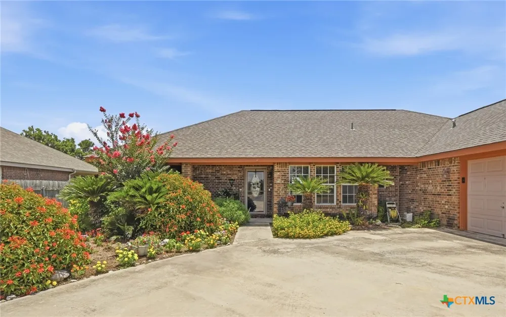 145 Castlewood Drive Seguin, TX 78155