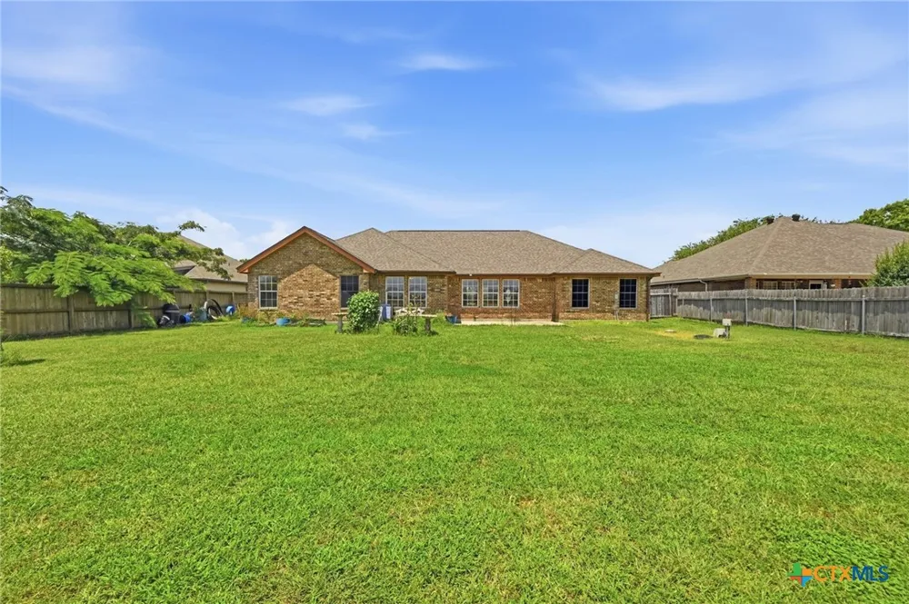 145 Castlewood Drive Seguin, TX 78155