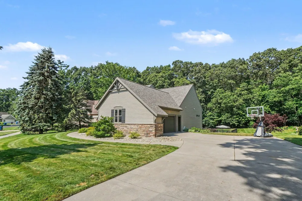 16033 Waterleaf Trail Spring Lake, MI 49456