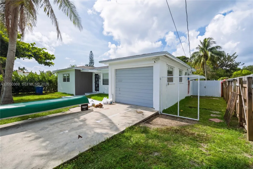 641 SW 6th St Hallandale Beach, FL 33009