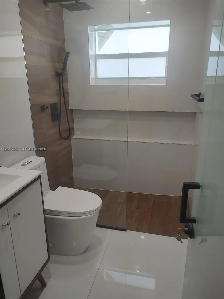641 SW 6th St Hallandale Beach, FL 33009