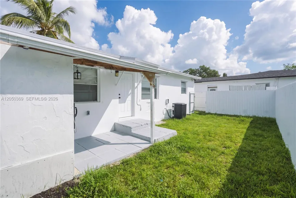 641 SW 6th St Hallandale Beach, FL 33009