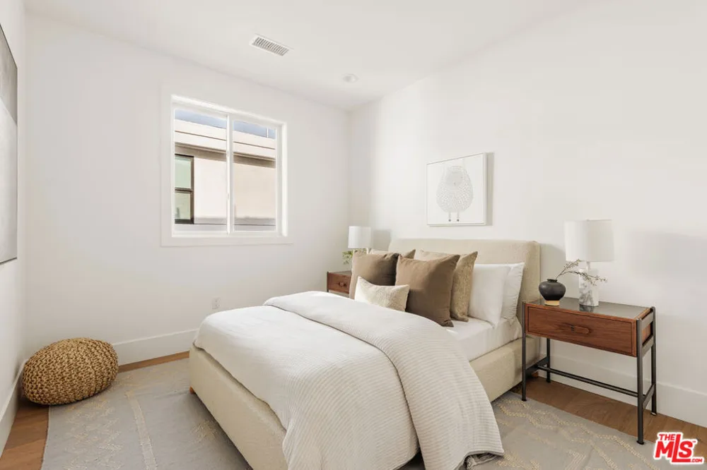 6606 W 80th Place Los Angeles, CA 90045