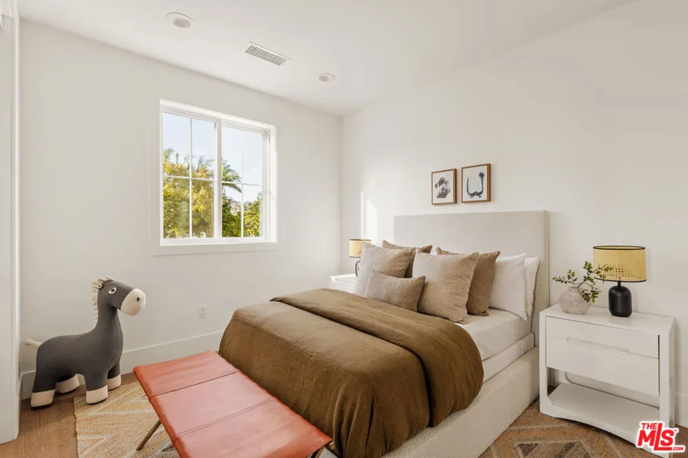 6606 W 80th Place Los Angeles, CA 90045