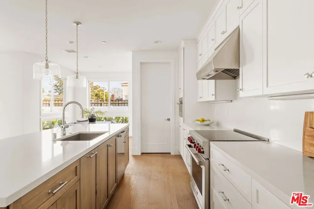 6606 W 80th Place Los Angeles, CA 90045