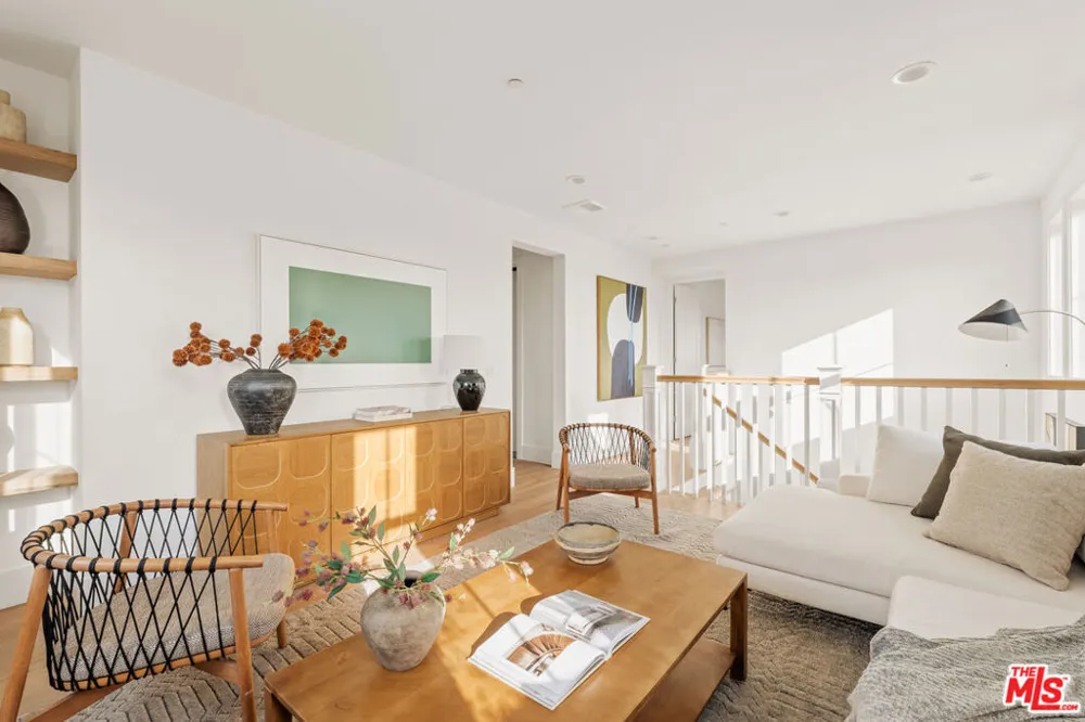 6606 W 80th Place Los Angeles, CA 90045