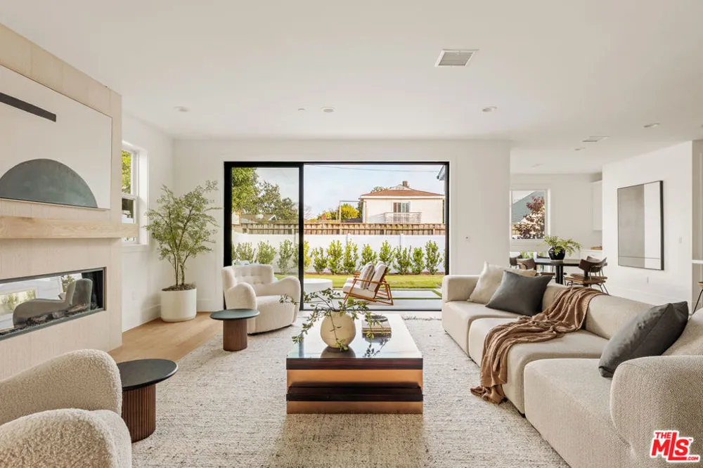 6606 W 80th Place Los Angeles, CA 90045