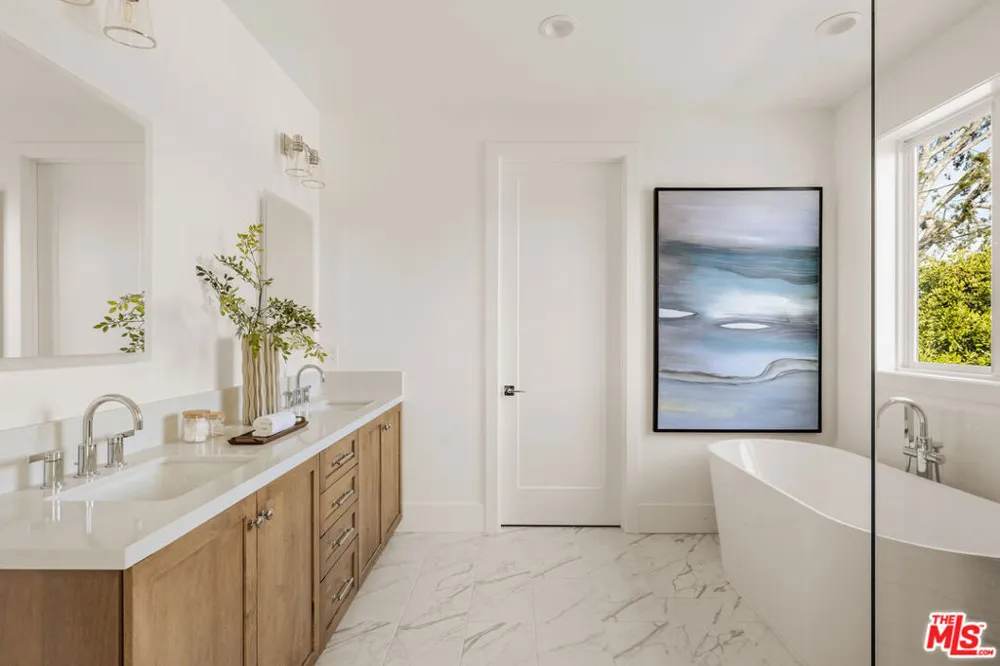 6606 W 80th Place Los Angeles, CA 90045