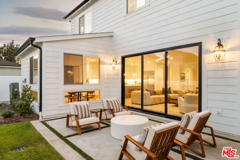 6606 W 80th Place Los Angeles, CA 90045