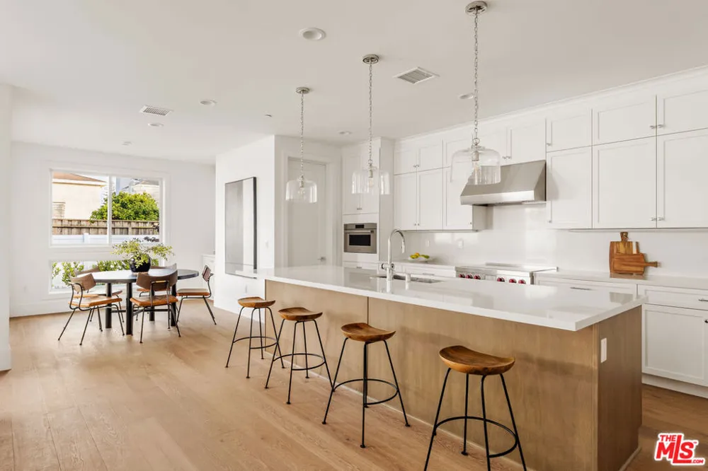 6606 W 80th Place Los Angeles, CA 90045