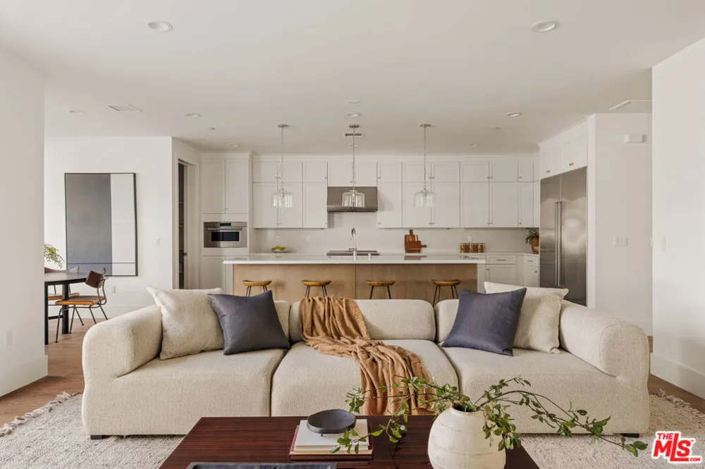 6606 W 80th Place Los Angeles, CA 90045