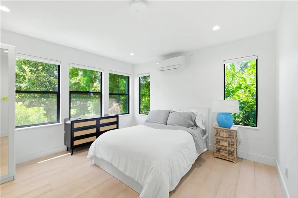 1031 Almanor Avenue Menlo Park, CA 94025