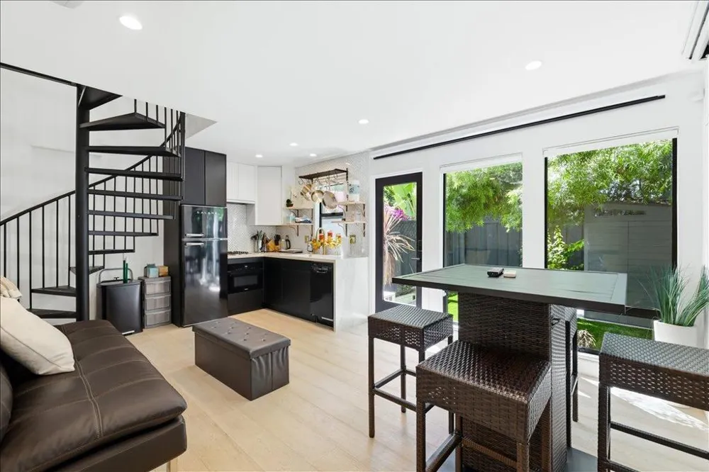 1031 Almanor Avenue Menlo Park, CA 94025