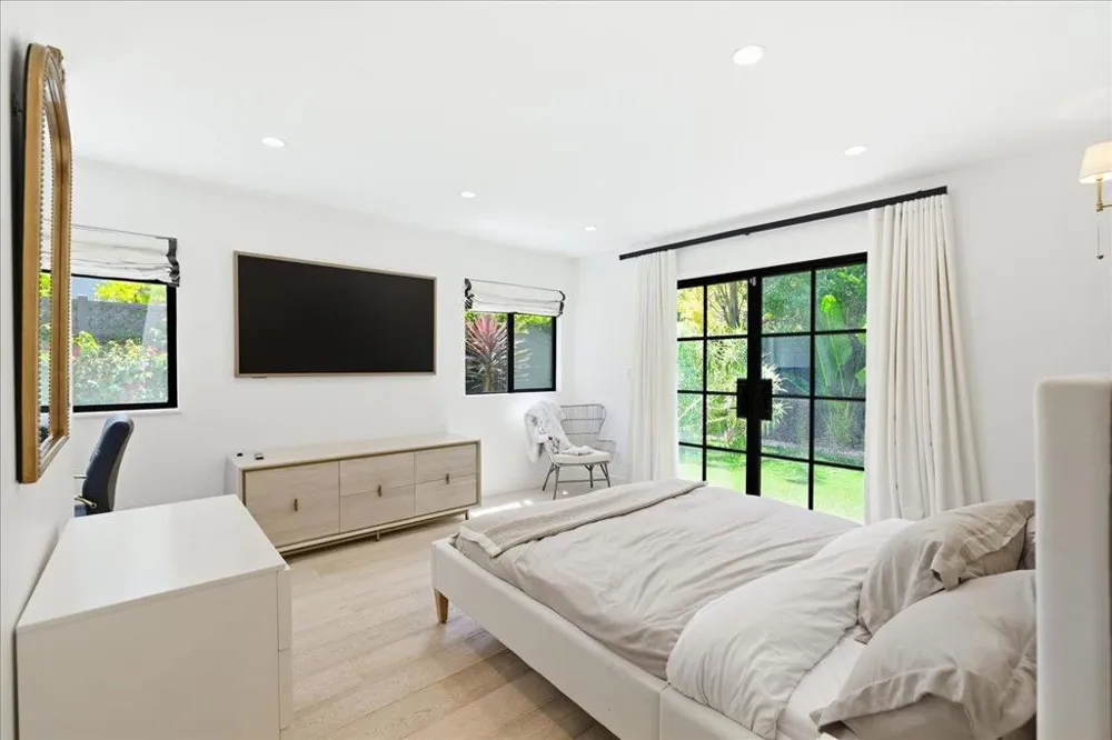 1031 Almanor Avenue Menlo Park, CA 94025