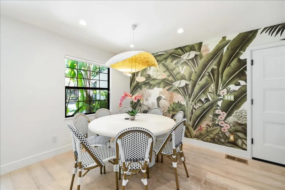 1031 Almanor Avenue Menlo Park, CA 94025