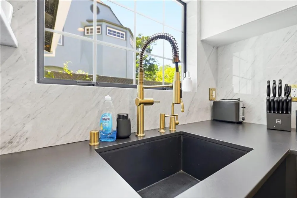1031 Almanor Avenue Menlo Park, CA 94025