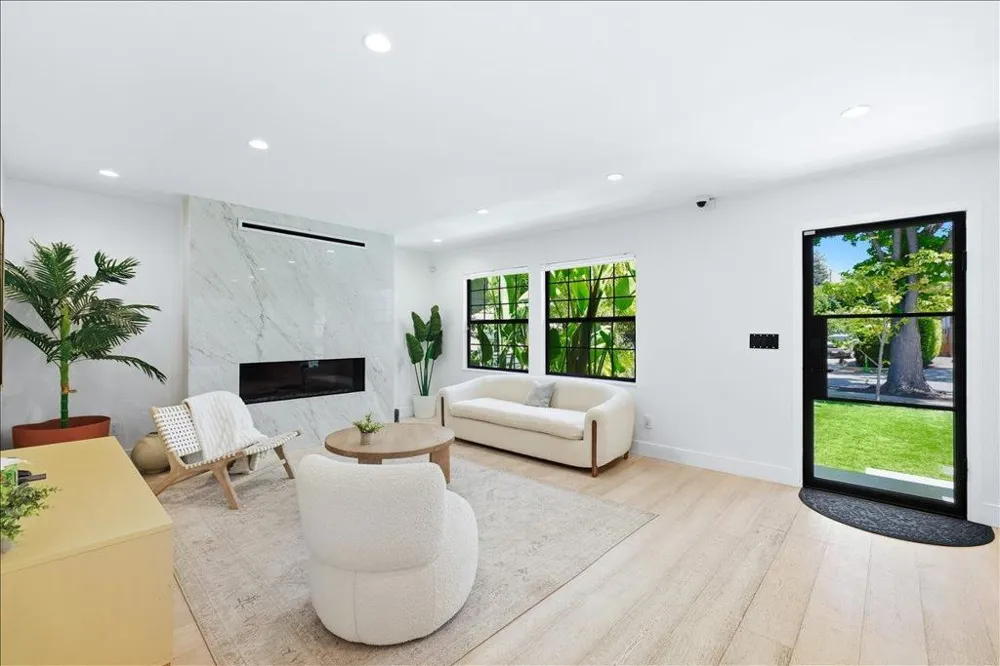 1031 Almanor Avenue Menlo Park, CA 94025