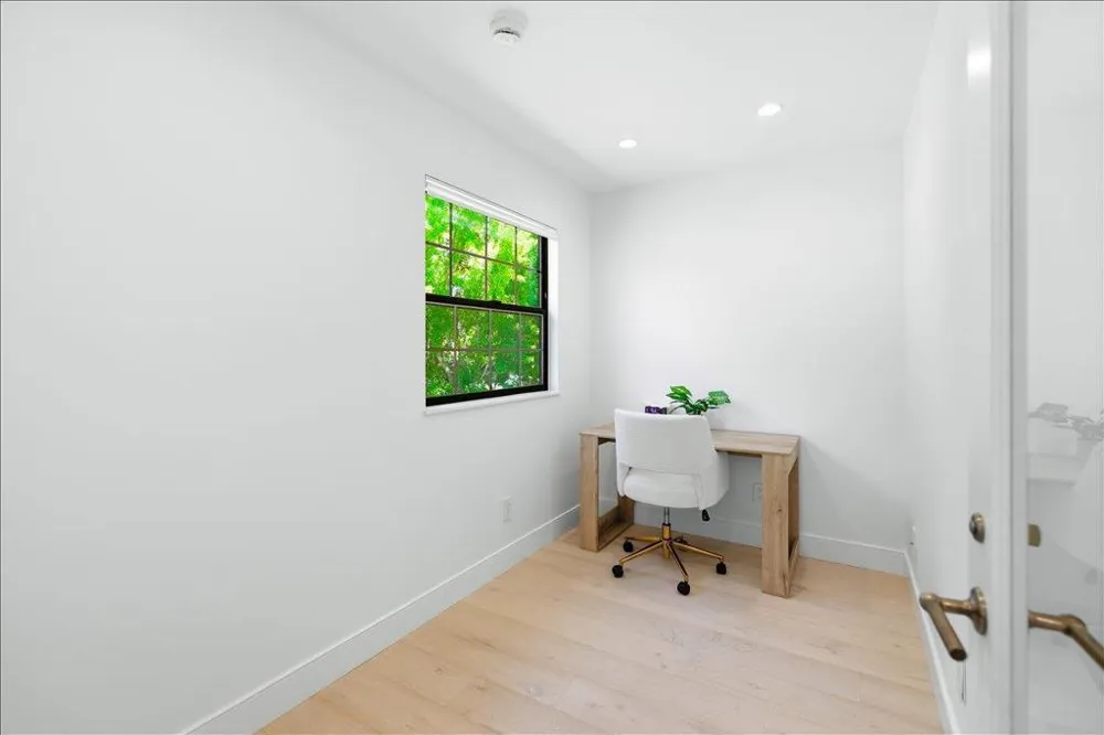 1031 Almanor Avenue Menlo Park, CA 94025