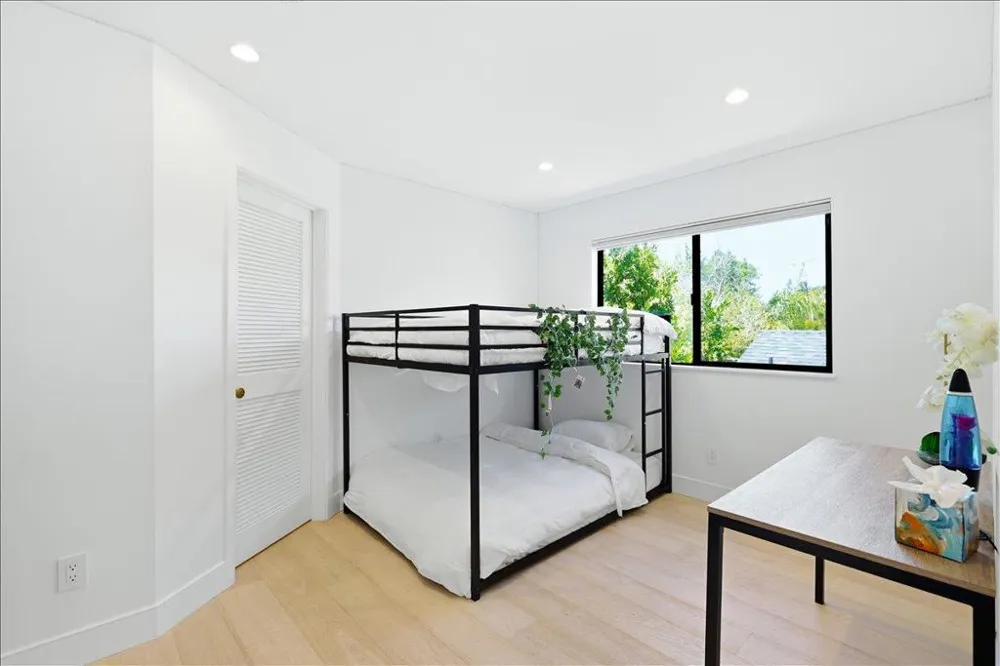 1031 Almanor Avenue Menlo Park, CA 94025