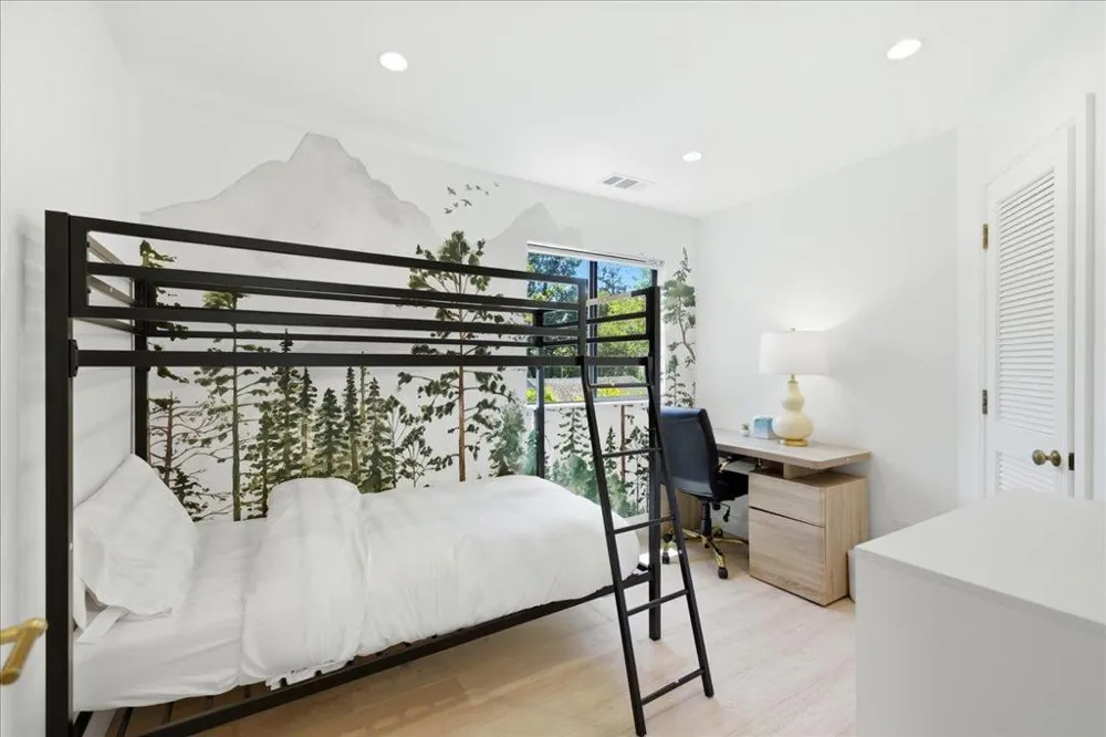1031 Almanor Avenue Menlo Park, CA 94025