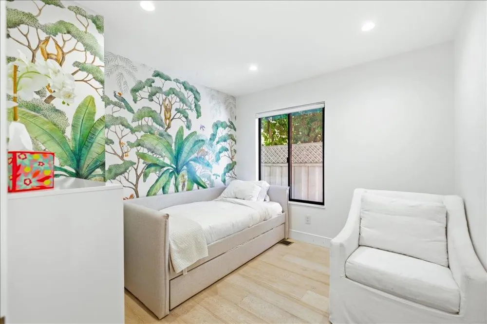 1031 Almanor Avenue Menlo Park, CA 94025