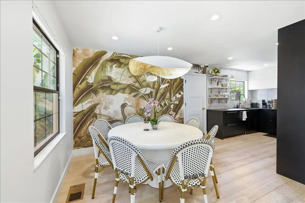1031 Almanor Avenue Menlo Park, CA 94025