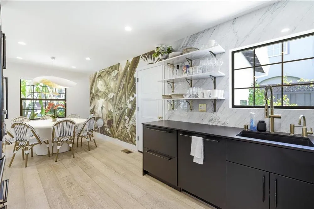 1031 Almanor Avenue Menlo Park, CA 94025
