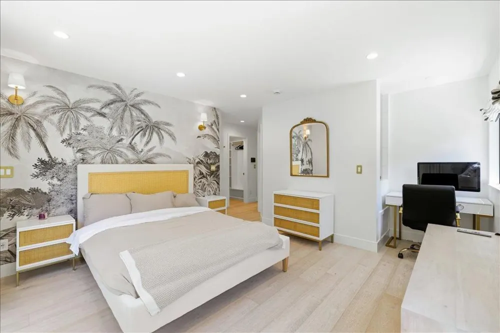 1031 Almanor Avenue Menlo Park, CA 94025