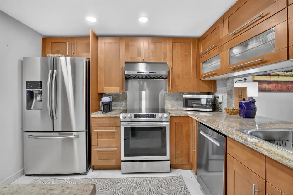 7500 NW 1st Court #302-3 Plantation, FL 33317