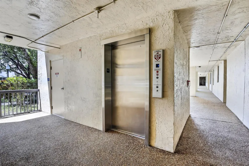 7500 NW 1st Court #302-3 Plantation, FL 33317