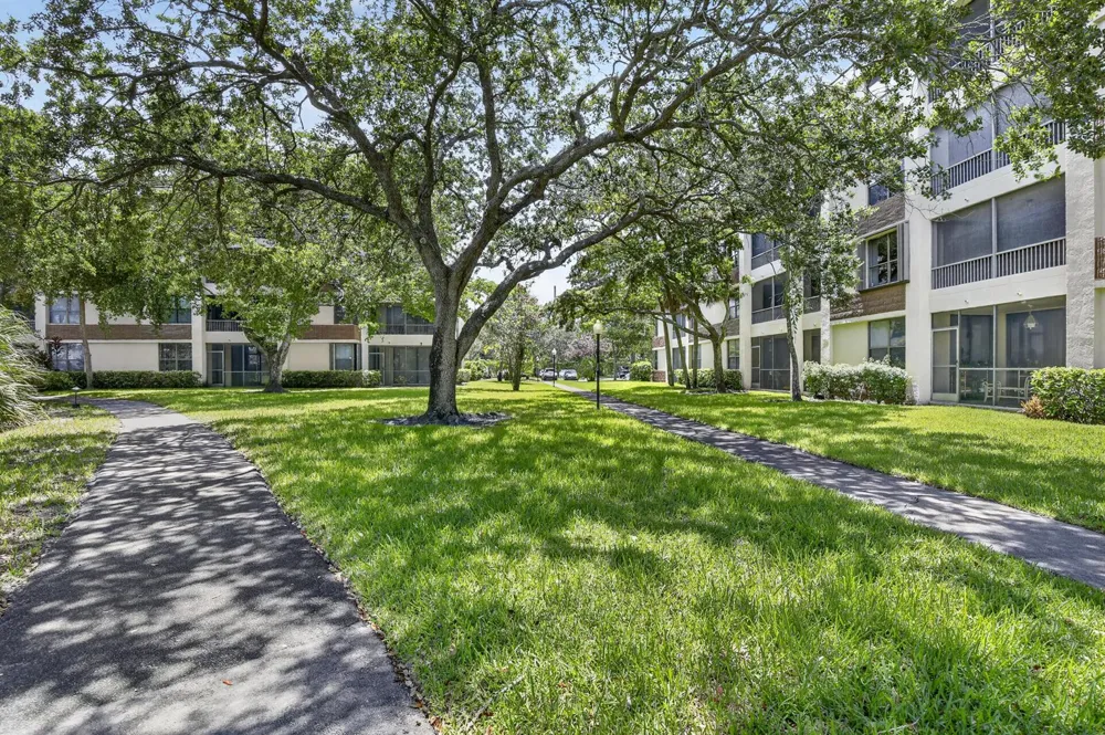 7500 NW 1st Court #302-3 Plantation, FL 33317