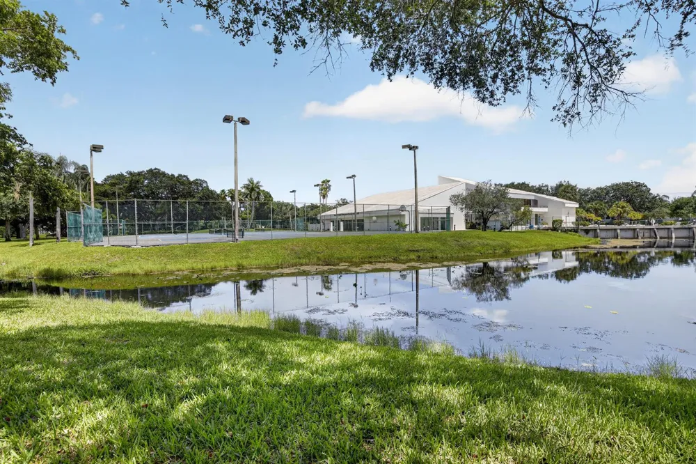 7500 NW 1st Court #302-3 Plantation, FL 33317