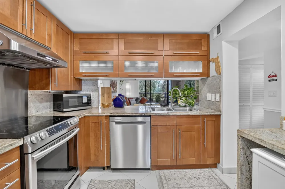 7500 NW 1st Court #302-3 Plantation, FL 33317