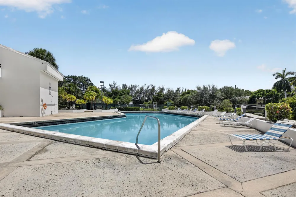 7500 NW 1st Court #302-3 Plantation, FL 33317