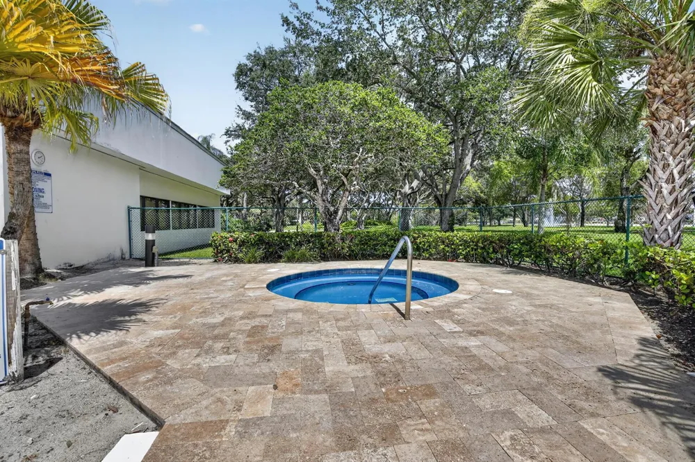 7500 NW 1st Court #302-3 Plantation, FL 33317