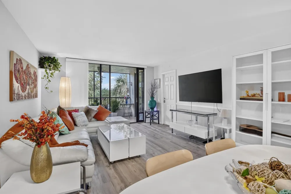7500 NW 1st Court #302-3 Plantation, FL 33317