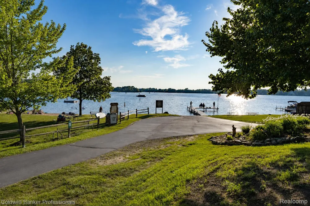 3182 Beechtree Court Orion Charter Township, MI 48360