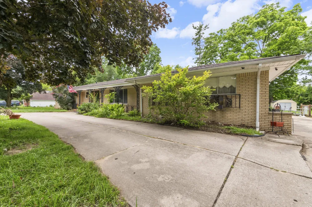 24319 Tamarack Trail Southfield City, MI 48075