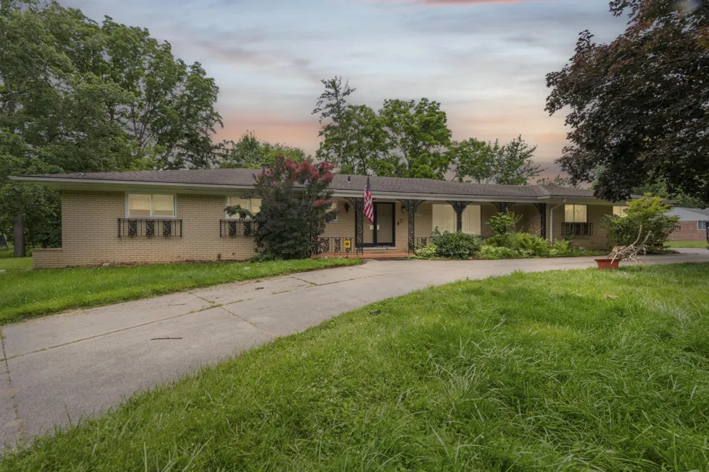 24319 Tamarack Trail Southfield City, MI 48075