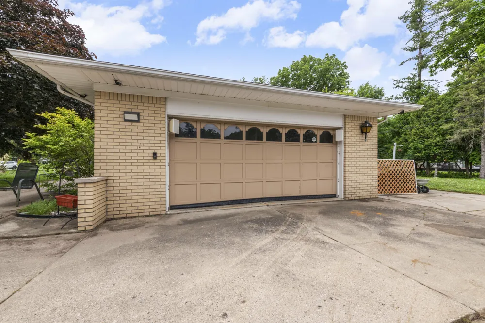 24319 Tamarack Trail Southfield City, MI 48075