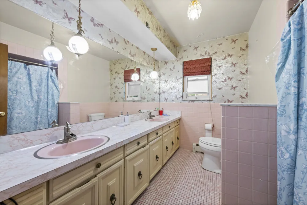 24319 Tamarack Trail Southfield City, MI 48075