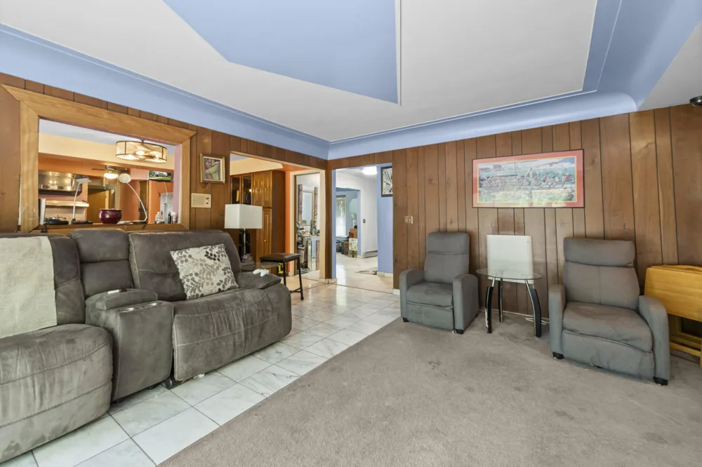 24319 Tamarack Trail Southfield City, MI 48075