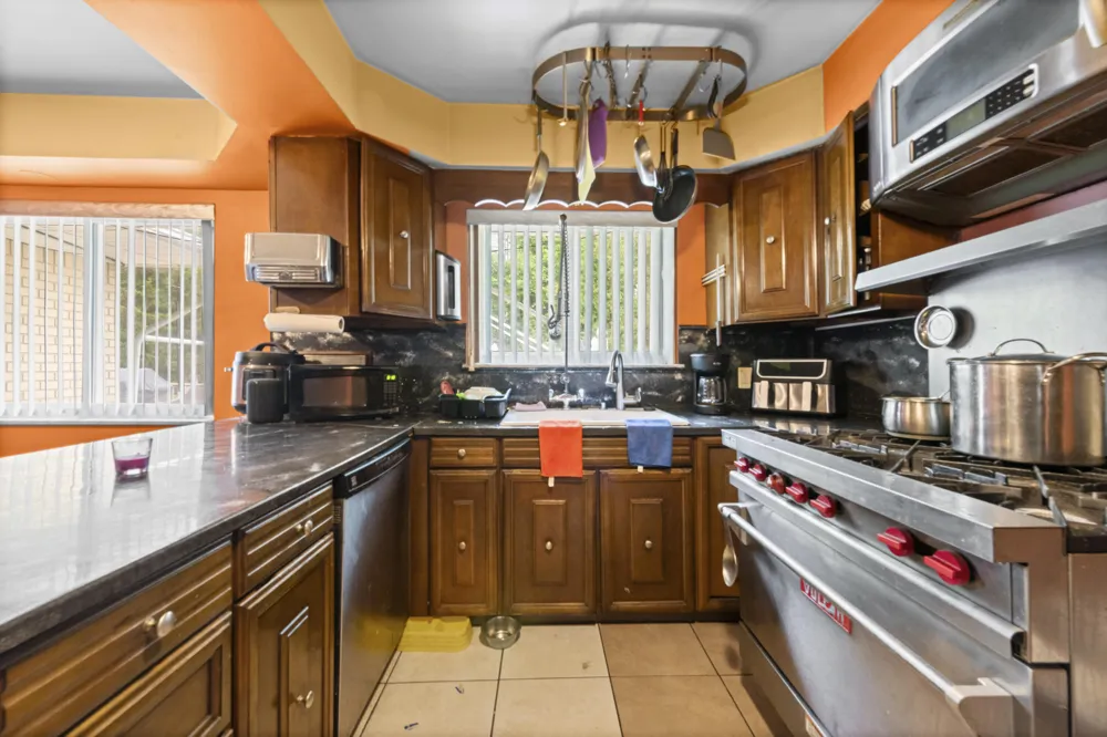 24319 Tamarack Trail Southfield City, MI 48075