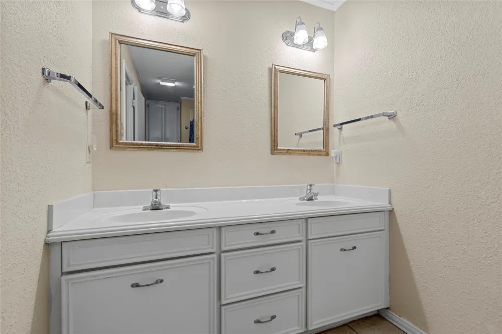 729 HCR 2224 E Aquilla, TX 76622